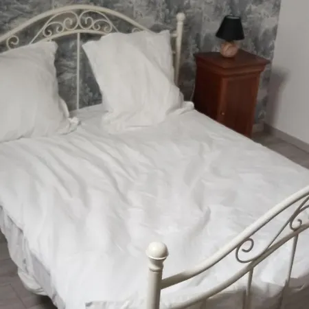 Apartment Maison Dans Particulier 18eme, Wifi, Piscine Chauffee