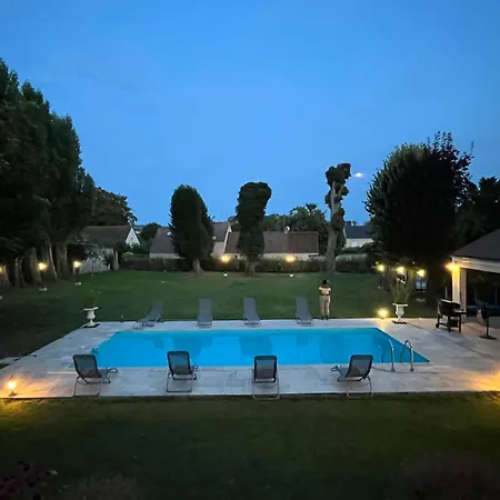 Maison Dans Particulier 18eme, Wifi, Piscine Chauffee Apartment