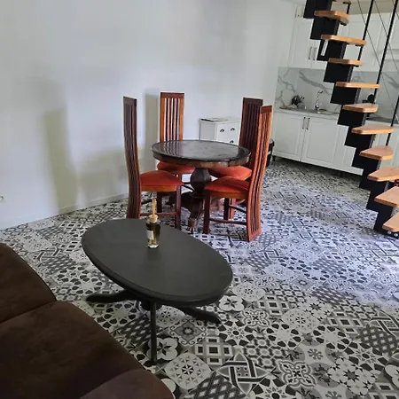 Maison Dans Particulier 18eme, Wifi, Piscine Chauffee Apartment