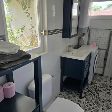 Appartement Maison Dans Particulier 18eme, Wifi, Piscine Chauffee